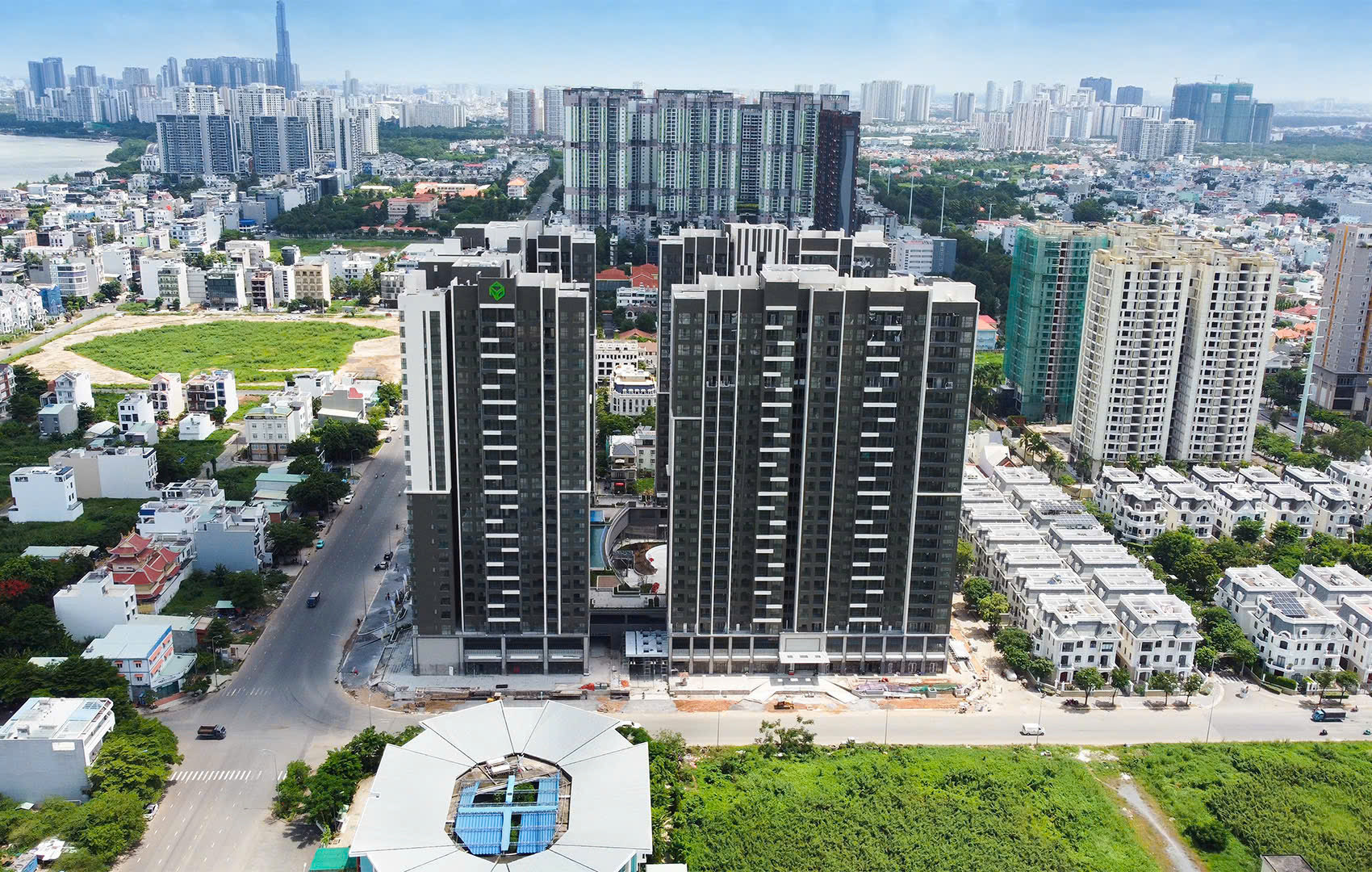 Giá chuyển nhượng tại căn hộ Victoria Village là bao nhiêu?